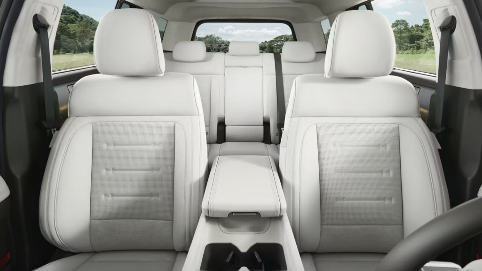 Hyundai Santafe Interior 2023 P 05 5Seater 4X3 (1)